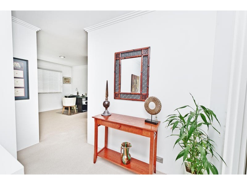 38 Burra Street, Surfers Paradise QLD 4217