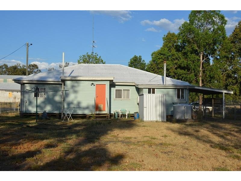 15 Elizabeth Street, Mitchell QLD 4465