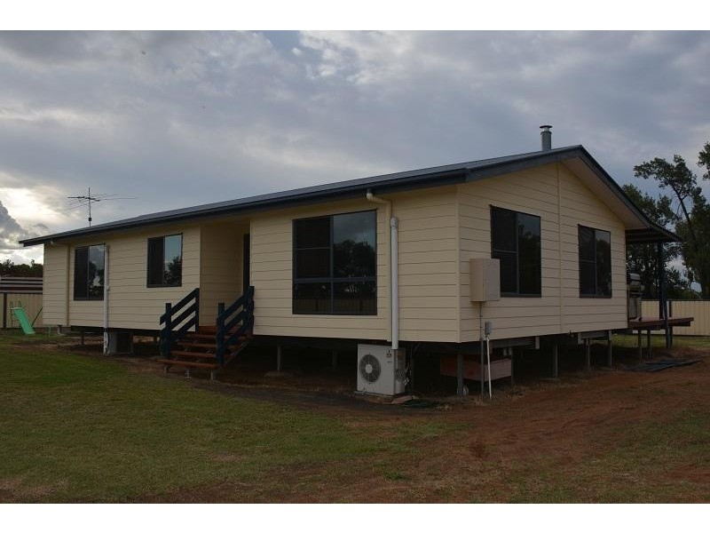 16 River Street, Mitchell QLD 4465