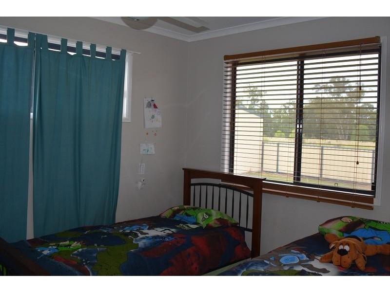 16 River Street, Mitchell QLD 4465