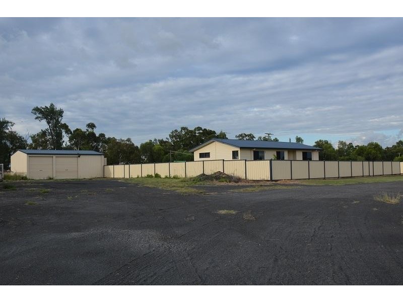 16 River Street, Mitchell QLD 4465