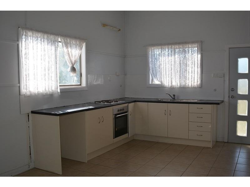 82 Oxford Street, Mitchell QLD 4465