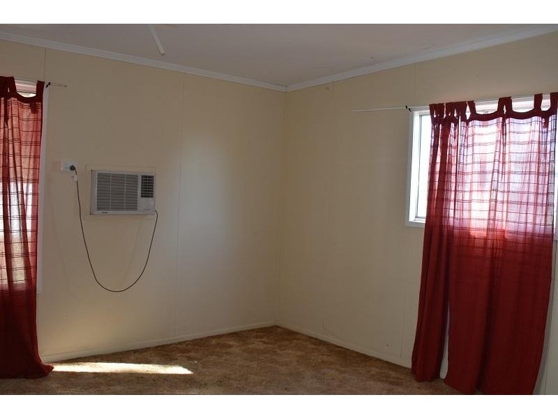 82 Oxford Street, Mitchell QLD 4465