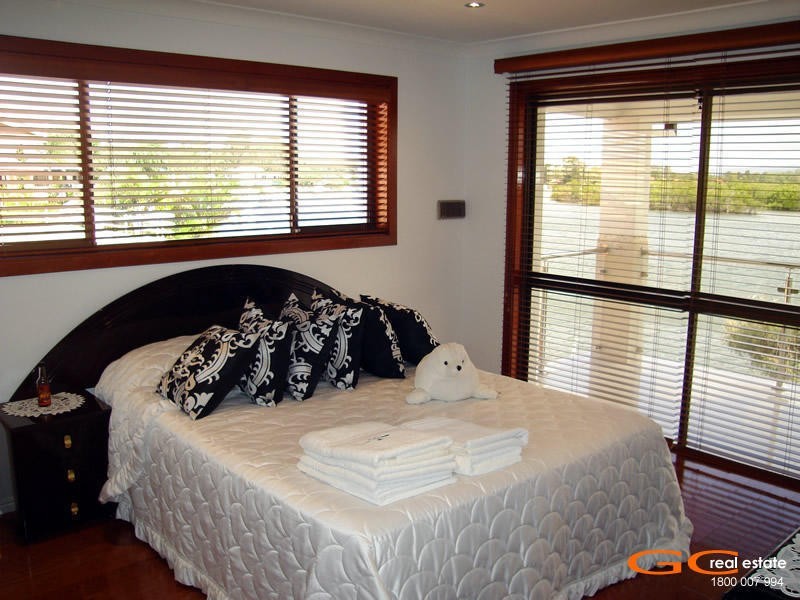 56 Tradewinds Avenue, Paradise Point QLD 4216