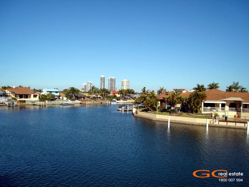 2 Pebble Beach Drive, Runaway Bay QLD 4216