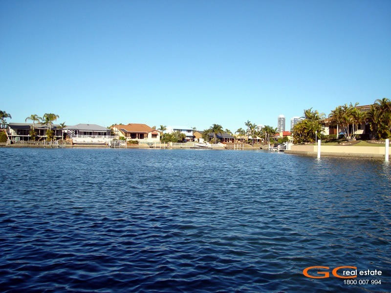 2 Pebble Beach Drive, Runaway Bay QLD 4216