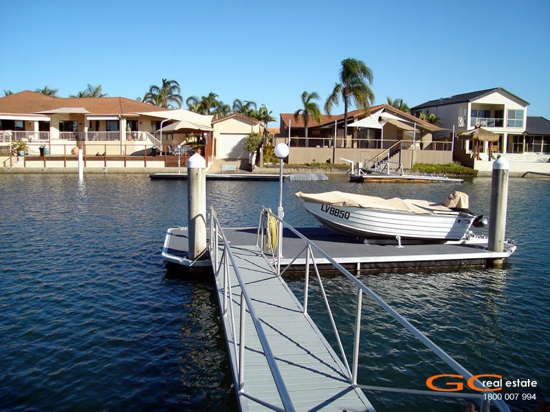 2 Pebble Beach Drive, Runaway Bay QLD 4216