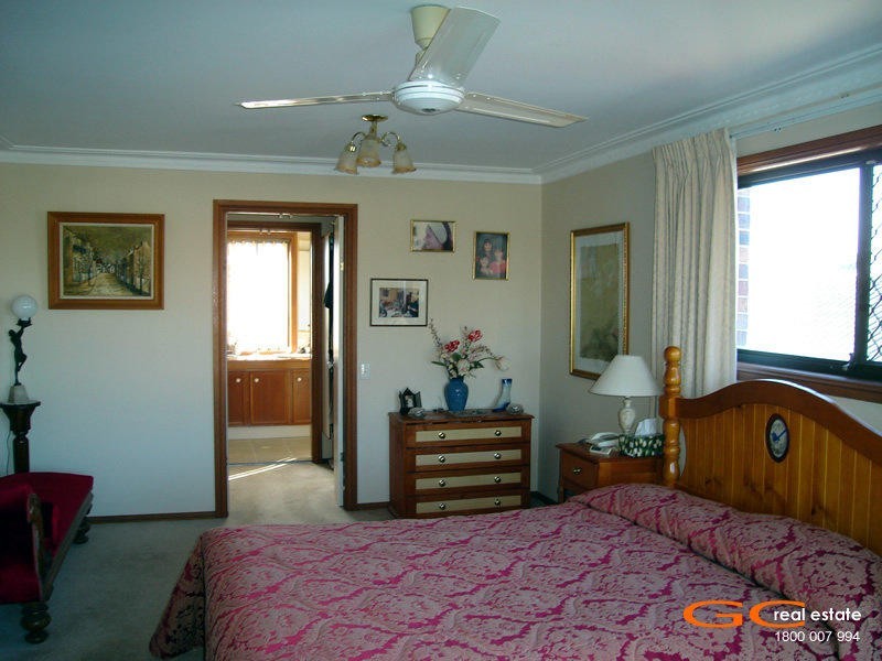 2 Pebble Beach Drive, Runaway Bay QLD 4216