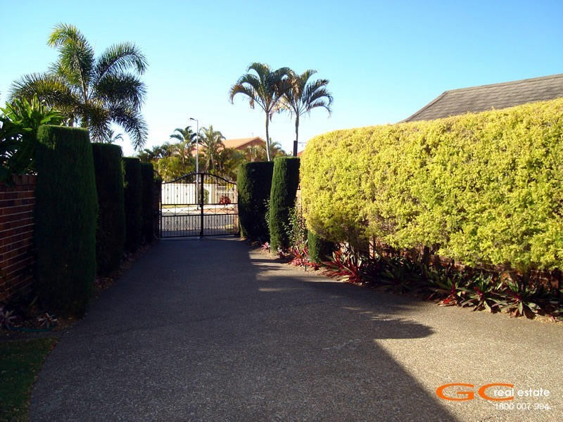 2 Pebble Beach Drive, Runaway Bay QLD 4216