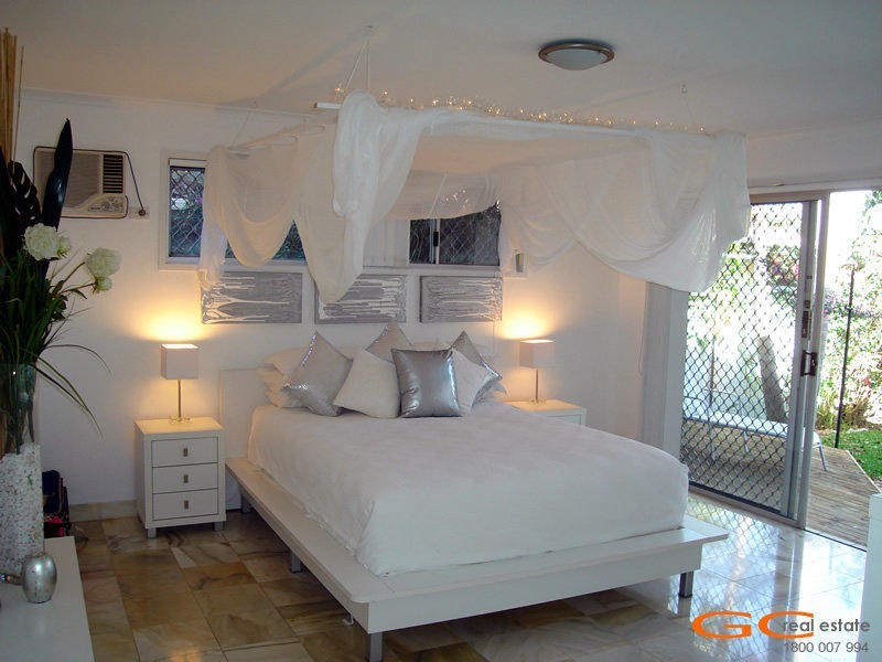 172 Morala Avenue, Runaway Bay QLD 4216
