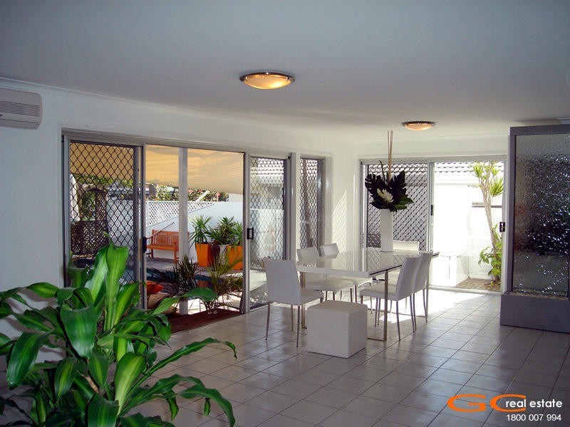 172 Morala Avenue, Runaway Bay QLD 4216