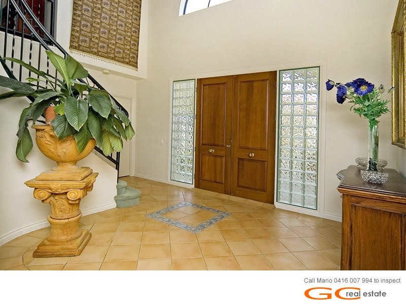 13 Hume Parade, Paradise Point QLD 4216
