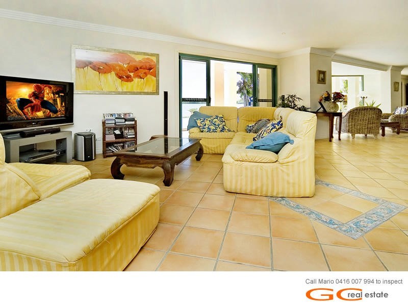 13 Hume Parade, Paradise Point QLD 4216