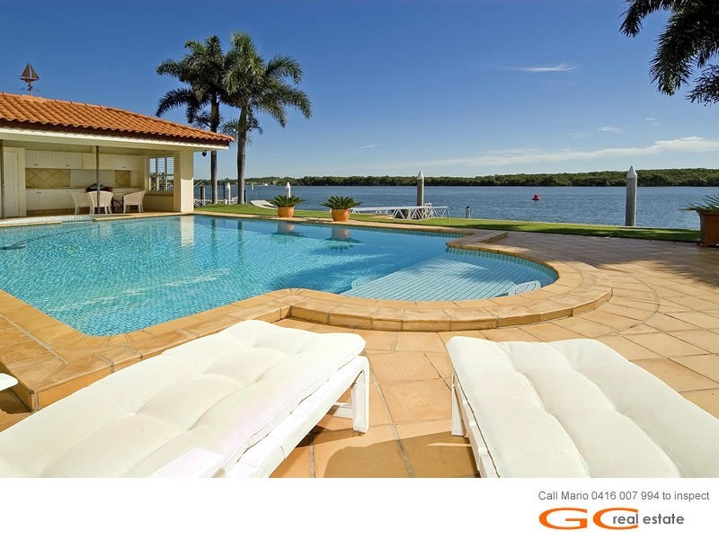 13 Hume Parade, Paradise Point QLD 4216