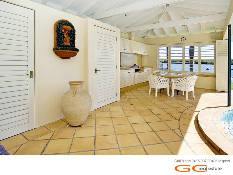 13 Hume Parade, Paradise Point QLD 4216