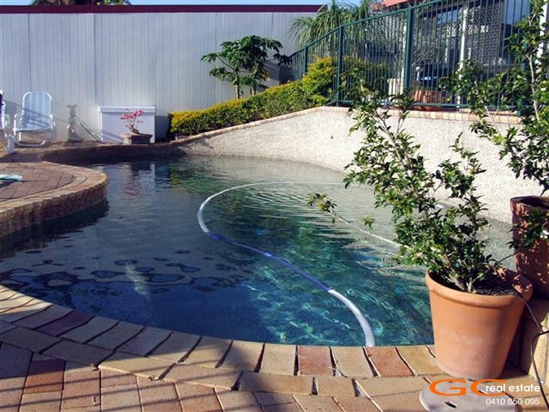 8 Longboat Pl, Biggera Waters QLD 4216