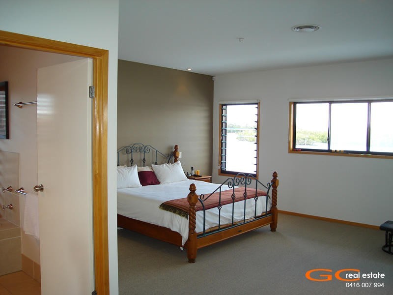 58 Tradewinds Avenue, Paradise Point QLD 4216