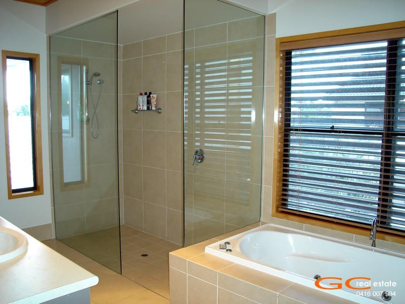 58 Tradewinds Avenue, Paradise Point QLD 4216