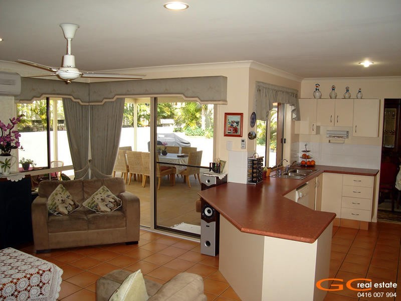 29 Tee Trees Blvd, Arundel QLD 4214