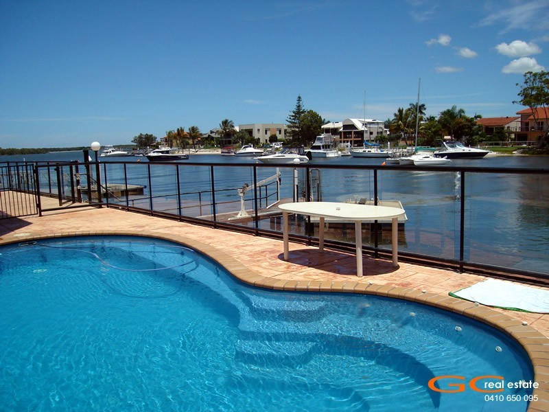 1 & 2 26 Poinsettia Av, Runaway Bay QLD 4216