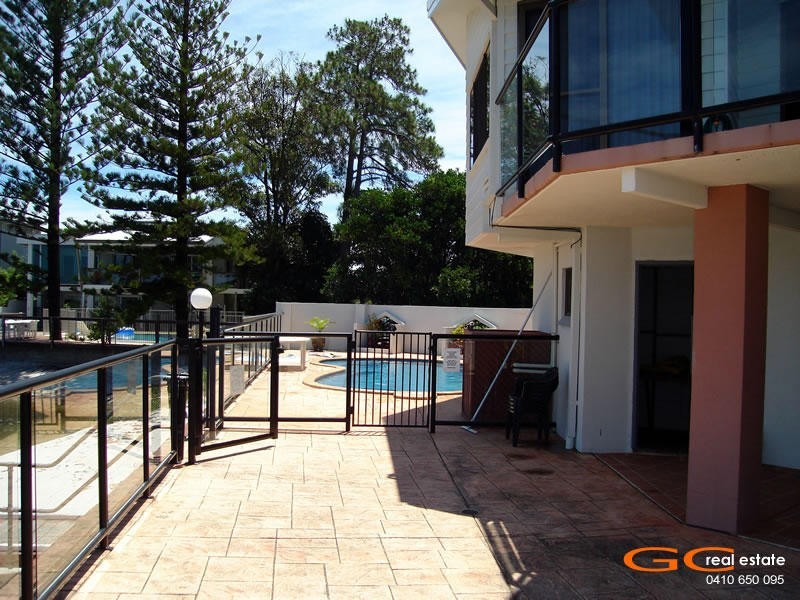 1 & 2 26 Poinsettia Av, Runaway Bay QLD 4216