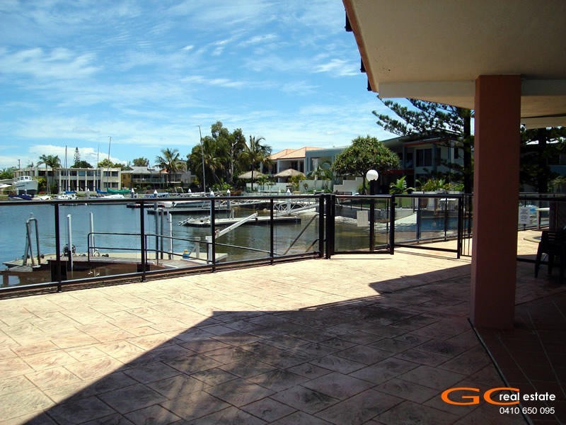 1 & 2 26 Poinsettia Av, Runaway Bay QLD 4216