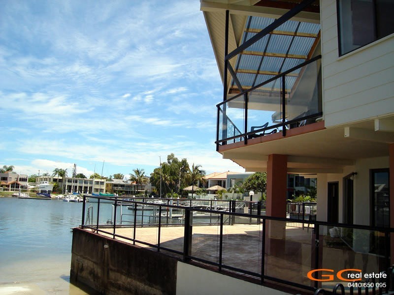 1 & 2 26 Poinsettia Av, Runaway Bay QLD 4216
