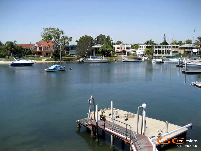 1 & 2 26 Poinsettia Av, Runaway Bay QLD 4216