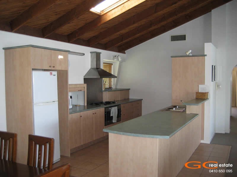 1 & 2 26 Poinsettia Av, Runaway Bay QLD 4216