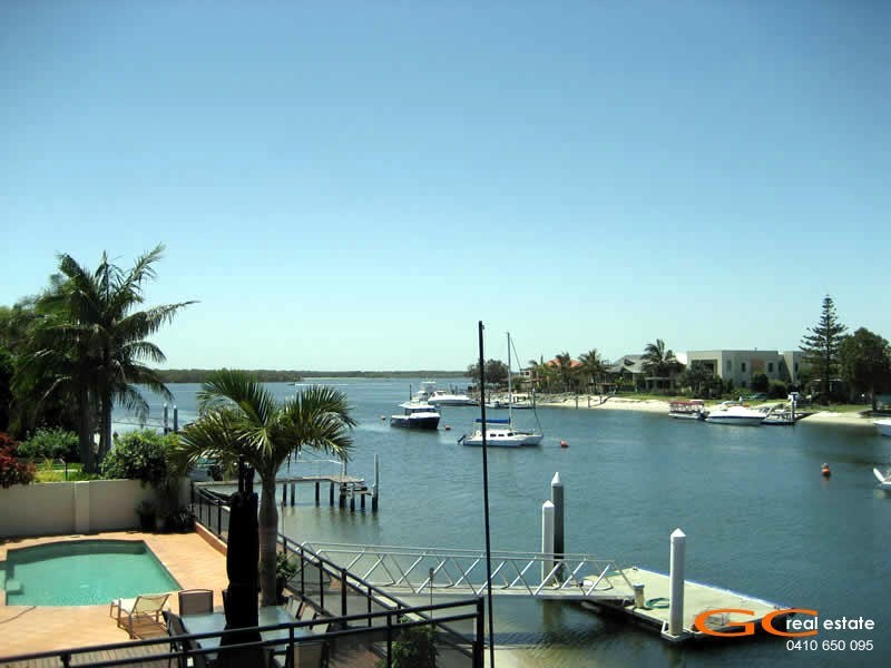 1 & 2 26 Poinsettia Av, Runaway Bay QLD 4216
