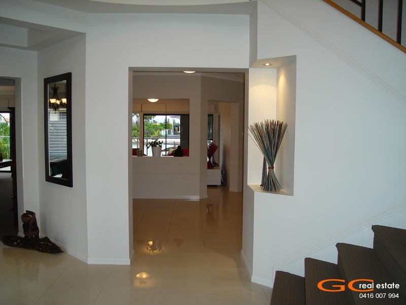 8 Parkview Place, Helensvale QLD 4212