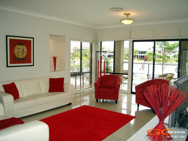 8 Parkview Place, Helensvale QLD 4212