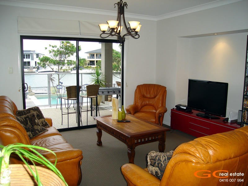 8 Parkview Place, Helensvale QLD 4212