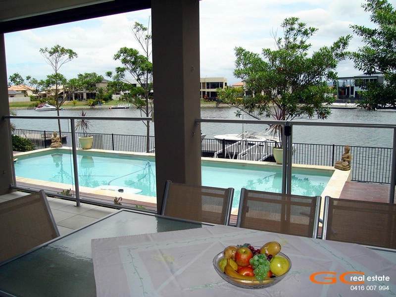 8 Parkview Place, Helensvale QLD 4212