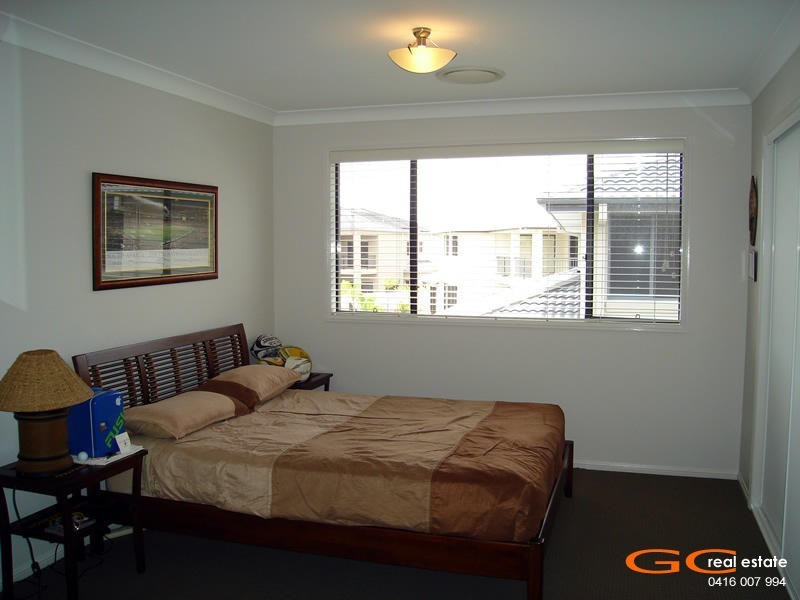 8 Parkview Place, Helensvale QLD 4212