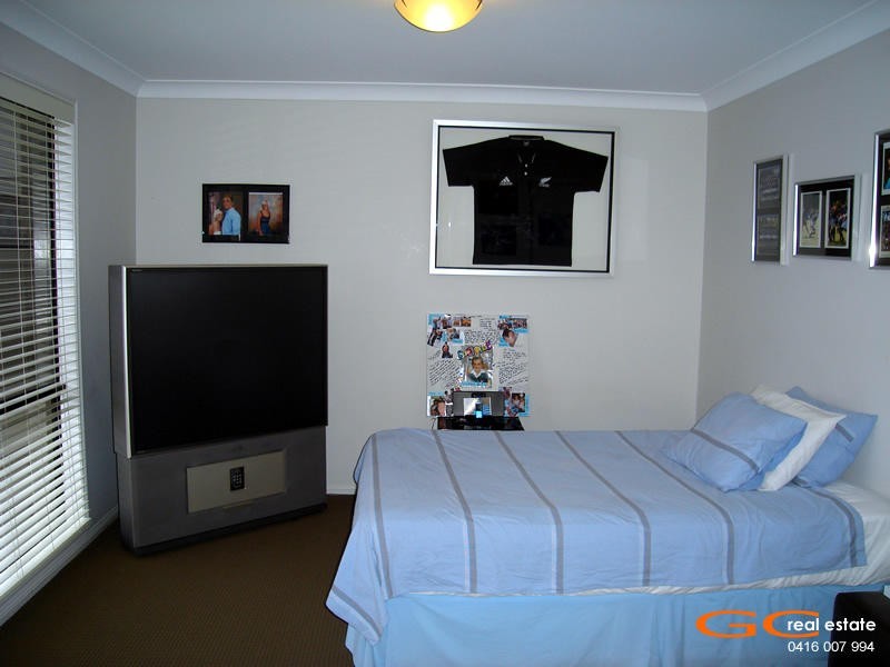 8 Parkview Place, Helensvale QLD 4212