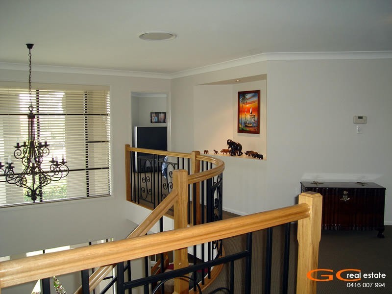 8 Parkview Place, Helensvale QLD 4212