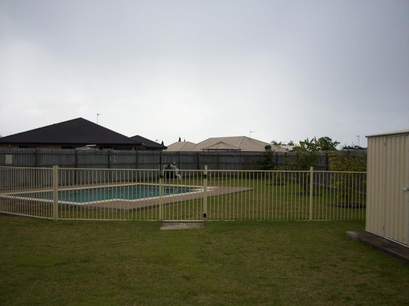 6 Sirius Crt, Eli Waters QLD 4655