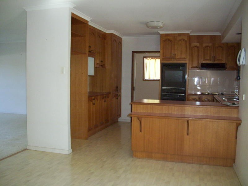 6 Berna Crt, Point Vernon QLD 4655