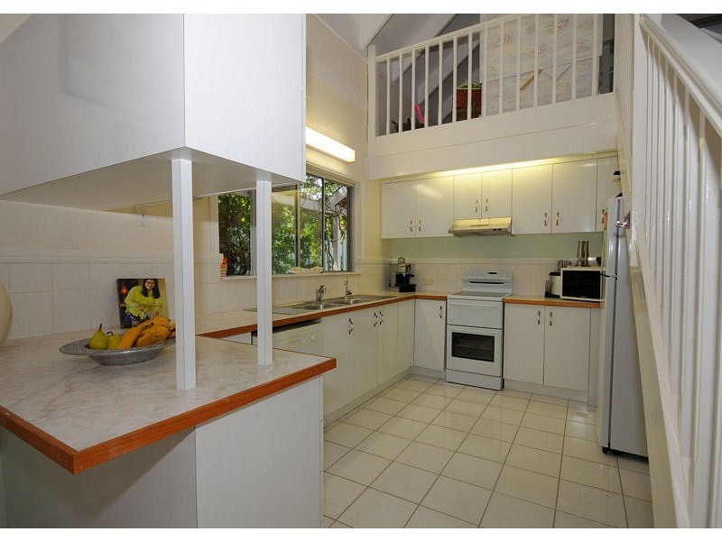 51 Cunningham Street, Urangan QLD 4655