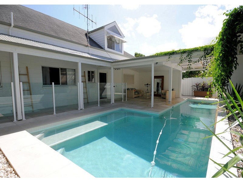 51 Cunningham Street, Urangan QLD 4655