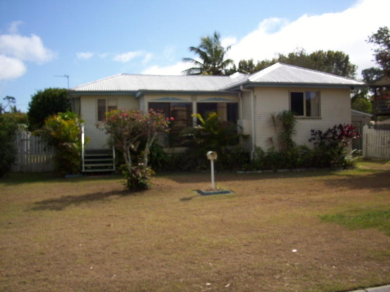 16 Shell St, Urangan QLD 4655