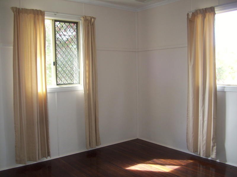 16 Shell St, Urangan QLD 4655