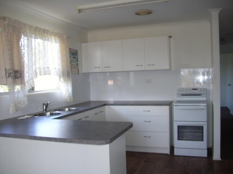 33 Murphy Street, Point Vernon QLD 4655