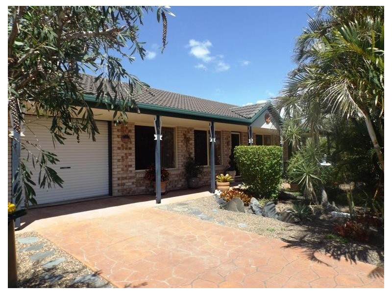 6 Bushlark Avenue, Eli Waters QLD 4655