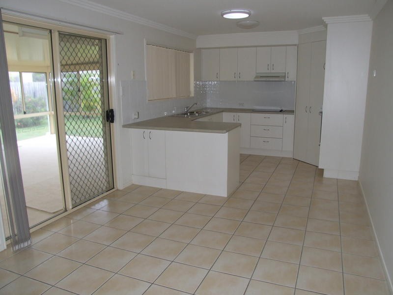 33 Pembridge Cct, Urraween QLD 4655