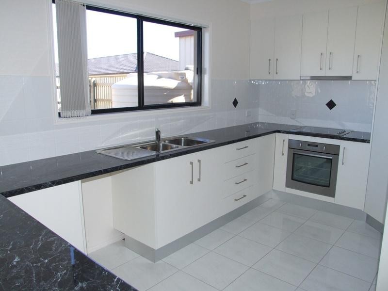 24 Bounty Cct, Eli Waters QLD 4655