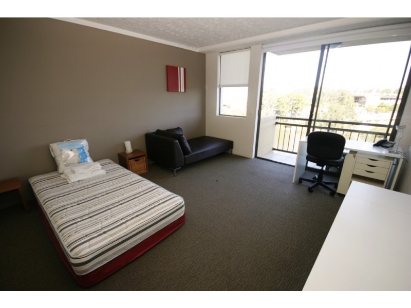 547/25 Lake Orr Drive, Robina QLD 4226