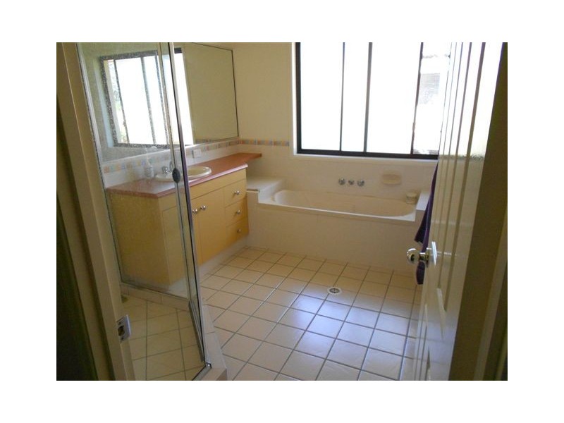 1/8 Gammon Drive, Varsity Lakes QLD 4227