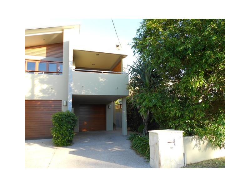 2/4 Acanthus Avenue, Burleigh Waters QLD 4220